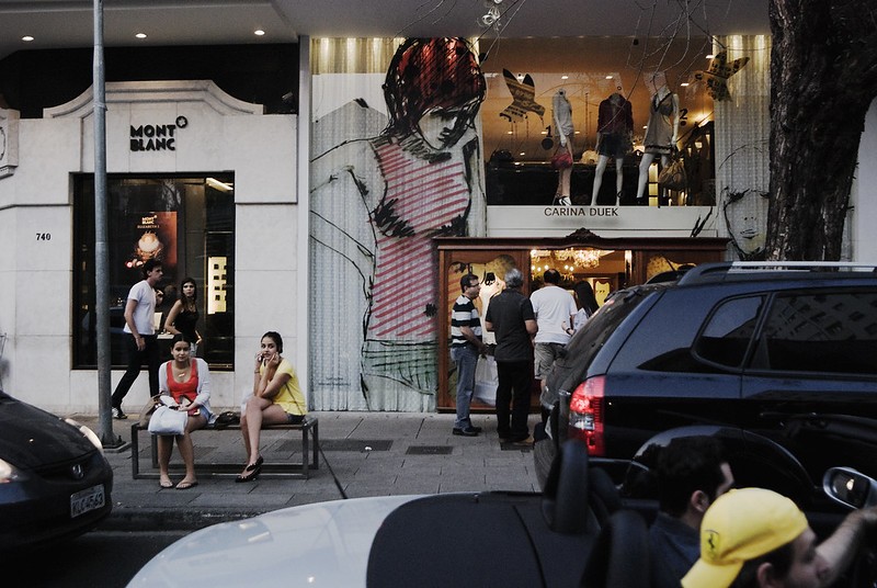 Rua de Milão desbanca Quinta Avenida como a rua mais caras do mundo; veja única brasileira na lista