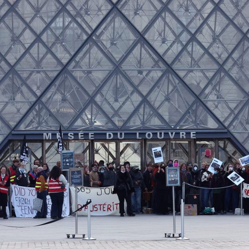 Museu do Louvre é bloqueado por protesto de estudantes em Paris