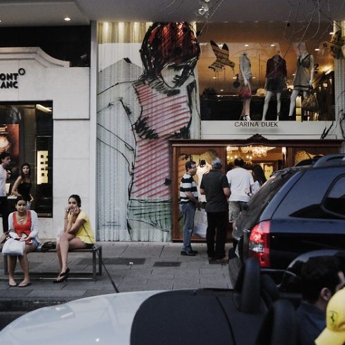 Rua de Milão desbanca Quinta Avenida como a rua mais caras do mundo; veja única brasileira na lista