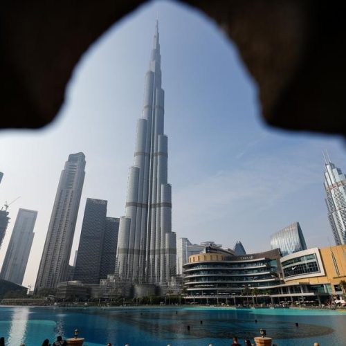Colapso do turismo: lojas de luxo em Dubai sentem baque da guerra no Oriente Médio