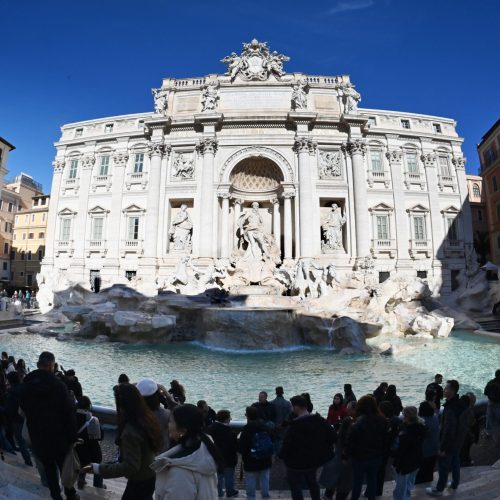Roma começa a cobrar taxa de turistas para visitar a Fontana di Trevi