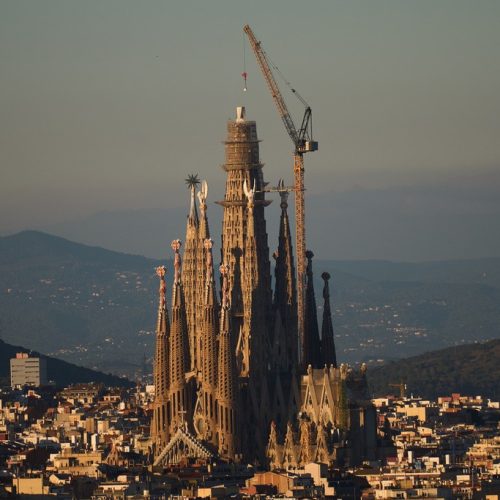 Basílica Sagrada Família ultrapassa igreja alemã e se torna a mais alta do mundo
