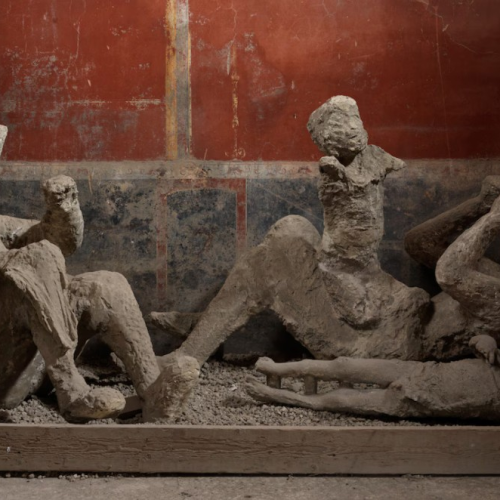 Nova exposição mostra moldes de vítimas de Pompeia ‘congeladas’ no momento da morte