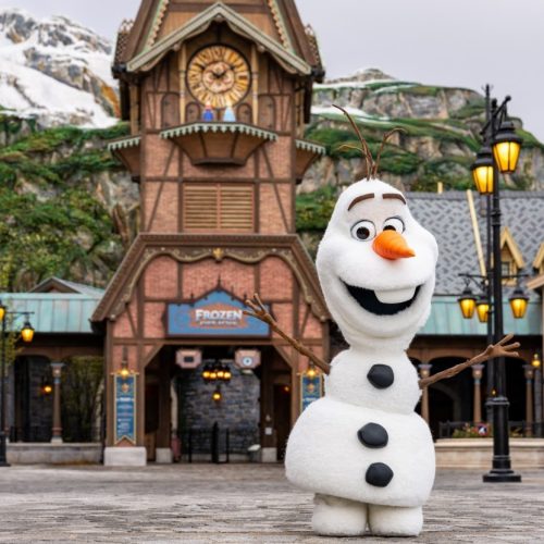 Disney Paris inaugura área temática de ‘Frozen’ com castelo e montanha de gelo; veja VÍDEO