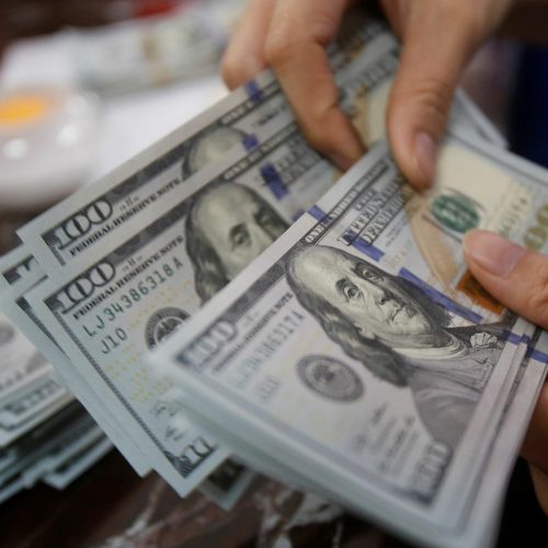 IOF para viajantes: veja perguntas e respostas sobre o imposto para quem vai para o exterior