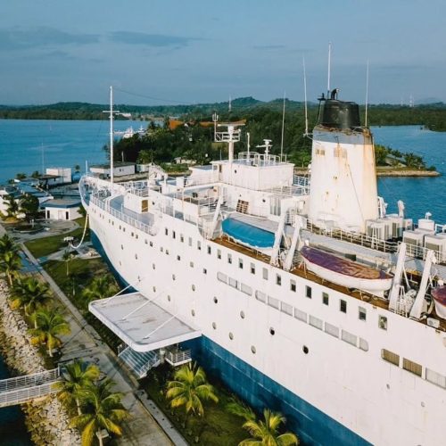 Como é o hotel de US$ 18 milhões construído em navio de passageiros mais antigo do mundo