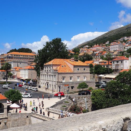 Por que cidade que foi cenário de ‘Game of Thrones’ agora tenta afastar turistas