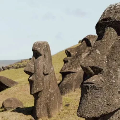 A lenta destruição das estátuas gigantes na Ilha de Páscoa: ‘Um dia voltarão ao oceano’
