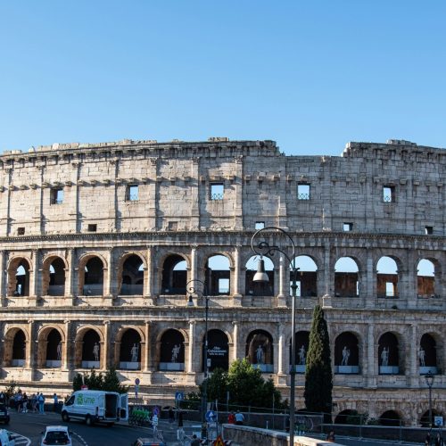 Guia turística morre após desmaiar no Coliseu em meio a onda de calor em Roma