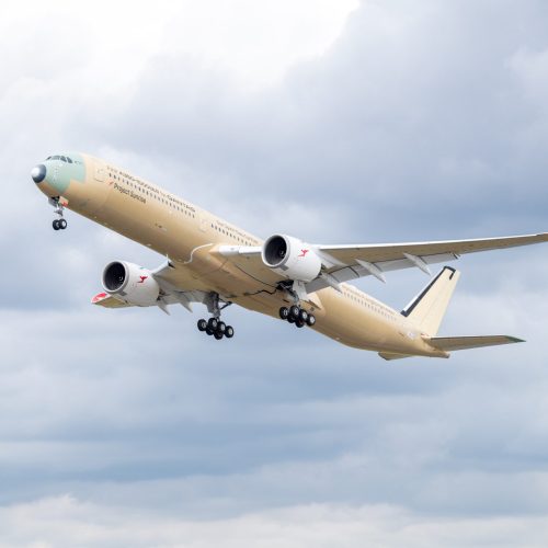 Avião que fará rota mais longa do mundo faz primeiro voo de teste; veja como foi a viagem
