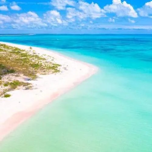As praias paradisíacas ‘para turistas’ onde o acesso de moradores é restrito