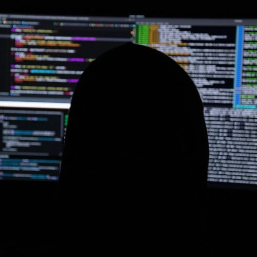 Hacker é preso após burlar sistemas para pagar um centavo de euro em hospedagens de luxo