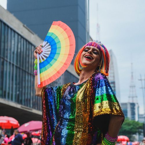 3 cidades do Brasil estão entre as 10 mais acolhedoras para viajantes LGBTQIA+, segundo plataforma
