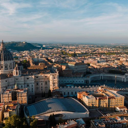 Vaticano tem guarda de mais de 500 anos e nenhum pet: veja curiosidades sobre a cidade-estado casa do papa