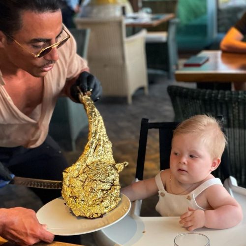 Quem é Nusret Gökçe, chef ‘da mãozinha’, dono de restaurante que serve bife de ouro e onde Claudio Castro jantou bancado por Vorcaro