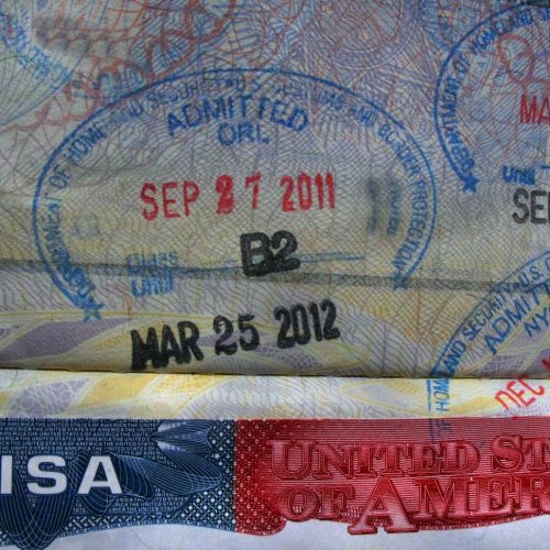 EUA aprovam taxa extra de US$ 250 para emissão do visto americano; entenda